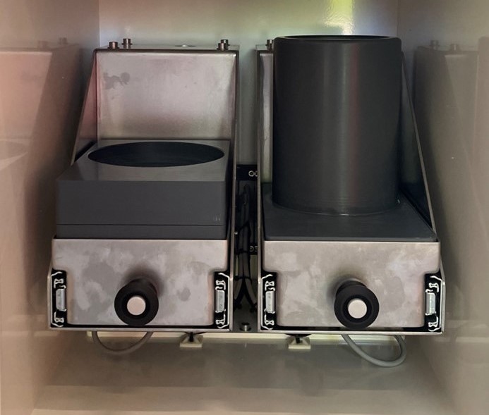 2_glove_ports_Mixed_use_shielded_isolator_generators_compartment.jpg